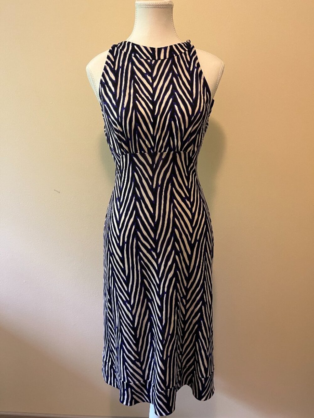 DVF 100% Silk High Neck Open Back Midi Dress 6 Animal Print Purple Black White